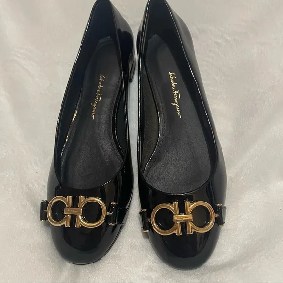 NWOB Salvatore Ferragamo Sz 5.5 Black Patent Leather Flats w/ Gold Hardware