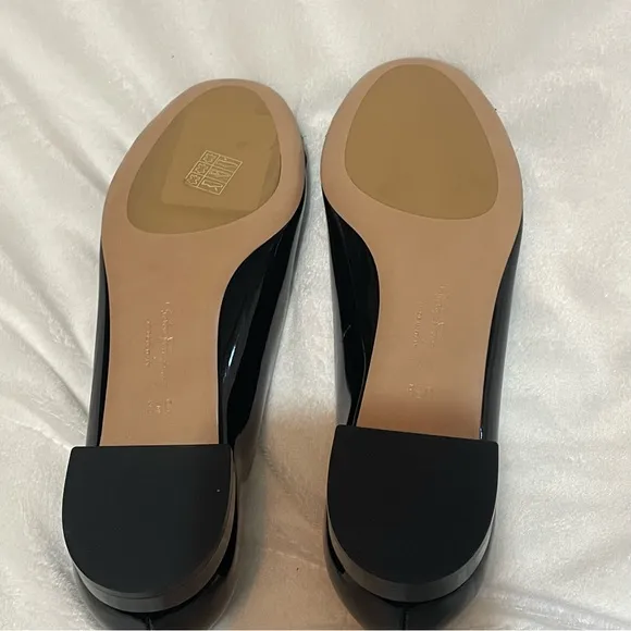NWOB Salvatore Ferragamo Sz 5.5 Black Patent Leather Flats w/ Gold Hardware