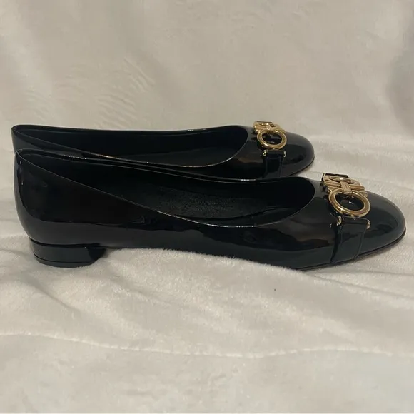 NWOB Salvatore Ferragamo Sz 5.5 Black Patent Leather Flats w/ Gold Hardware
