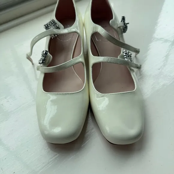 NWOT Crystal-Embellished Patent-Leather Maryjane Pumps - Cream - EU 38