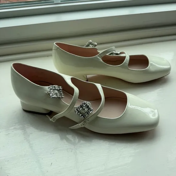 NWOT Crystal-Embellished Patent-Leather Maryjane Pumps - Cream - EU 38