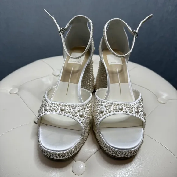 NWOT Dolce Vita Shoes Womens 8W Pandro Pearl Wide Hells True White Satin Bridal