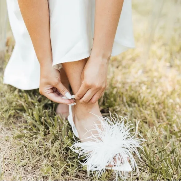 NWOT Lulus Harlee White Patent Feather High Heel Sandals. Size 6