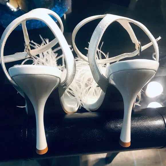 NWOT Lulus Harlee White Patent Feather High Heel Sandals. Size 6