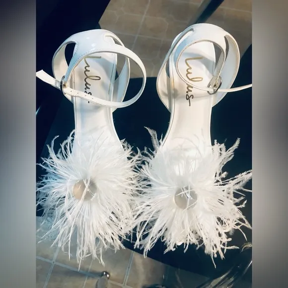 NWOT Lulus Harlee White Patent Feather High Heel Sandals. Size 6