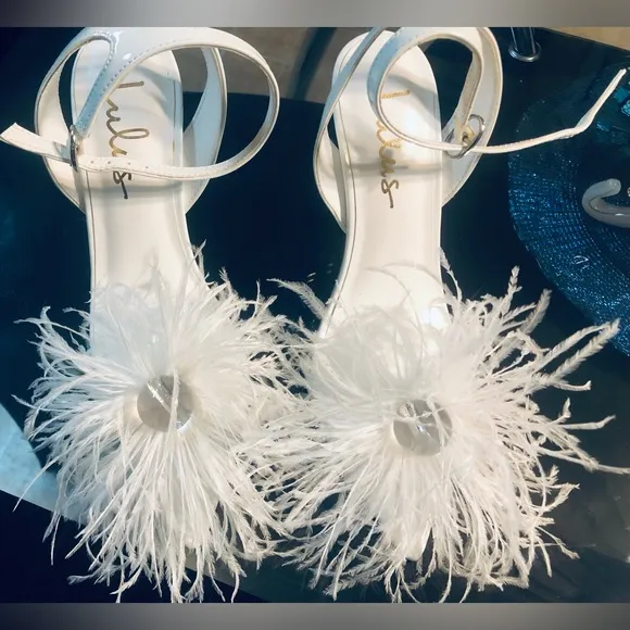 NWOT Lulus Harlee White Patent Feather High Heel Sandals. Size 6
