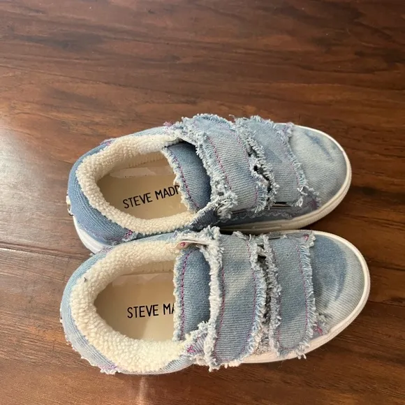 NWOT Steve Madden Rezume Denim Velcro Sneakers w Glitter Star-Size 8