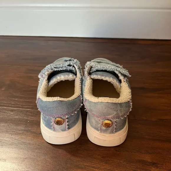 NWOT Steve Madden Rezume Denim Velcro Sneakers w Glitter Star-Size 8