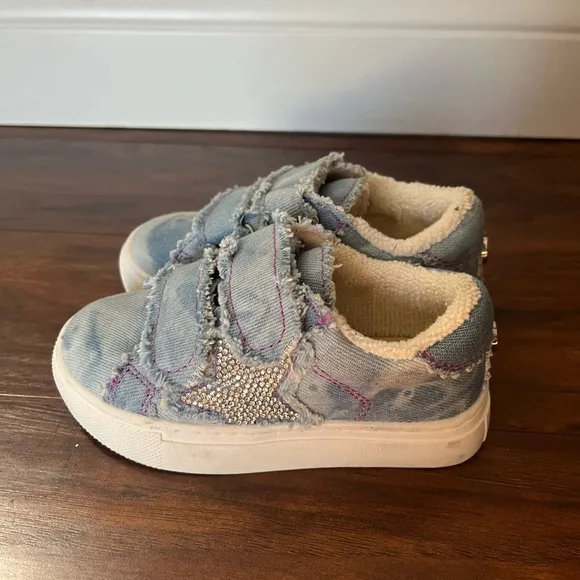 NWOT Steve Madden Rezume Denim Velcro Sneakers w Glitter Star-Size 8