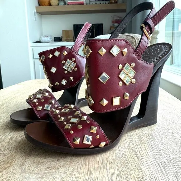 NWOT/Box TORY BURCH Kingsbridge Studded Wedge Sandals Burgundy Gold 8.5 Leather