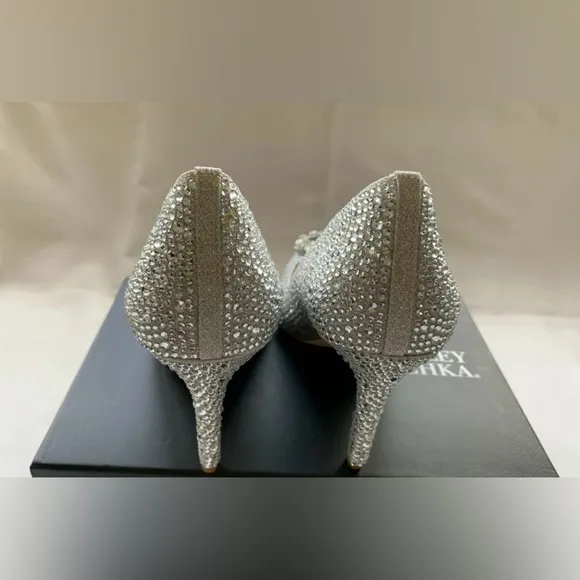 NWT $265 Badgley Mischka Silver Crystal Sparkly Wedding Luxe Pumps Shoes Heels 8