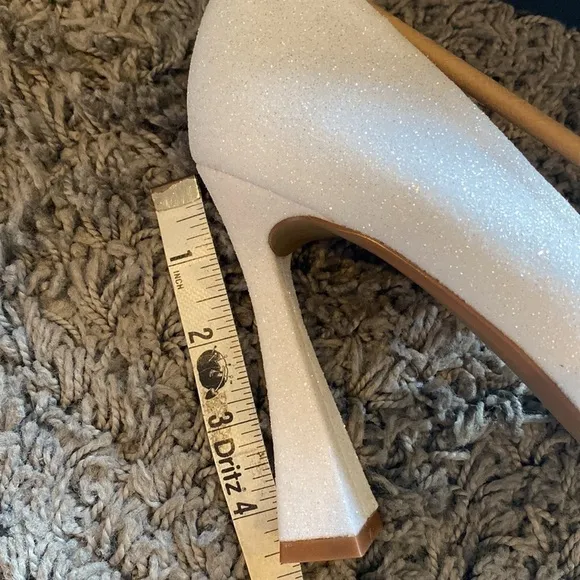 NWT Betsey Johnson Nobble Ivory Bow Glitter Pointed Pumps