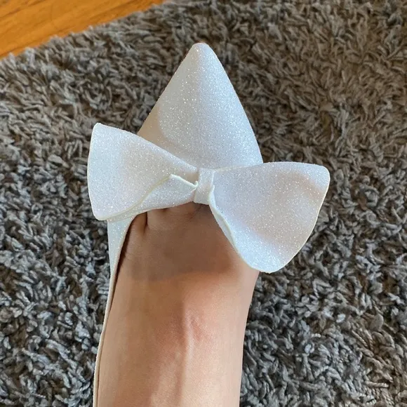 NWT Betsey Johnson Nobble Ivory Bow Glitter Pointed Pumps