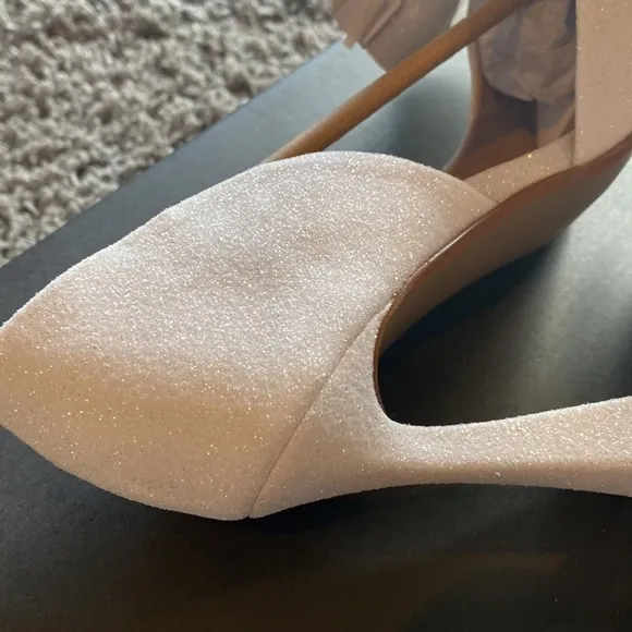 NWT Betsey Johnson Nobble Ivory Bow Glitter Pointed Pumps