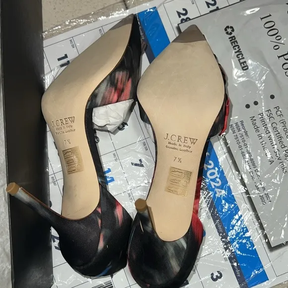 NWT Elsie Fabric Knotted Doorsay Pumps