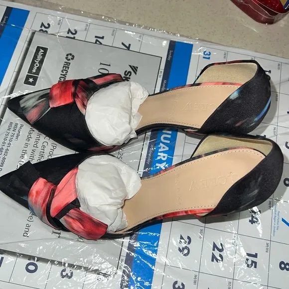 NWT Elsie Fabric Knotted Doorsay Pumps