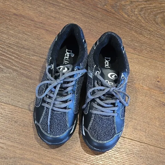 NWT IN BOX DEXTER BOWLING SHOES.. #6823
