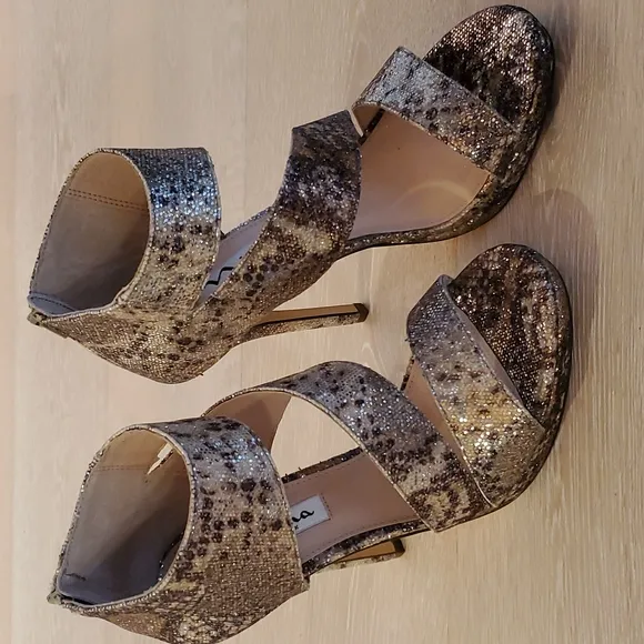 NWT Nina Faust YM Natural Metallic Glitter Formal Stiletto Sandals