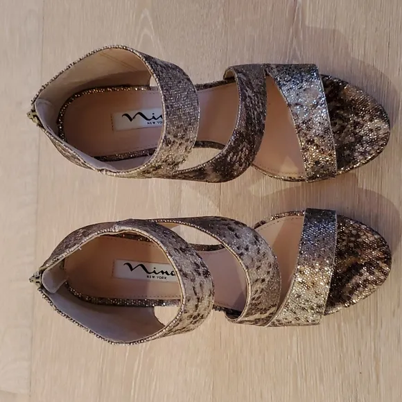 NWT Nina Faust YM Natural Metallic Glitter Formal Stiletto Sandals