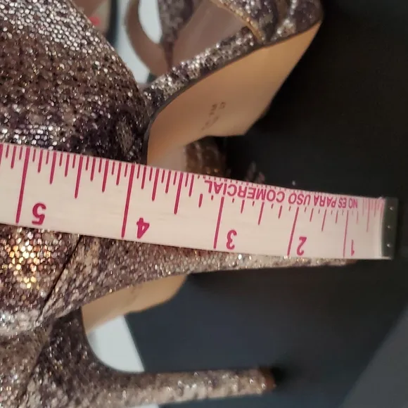 NWT Nina Faust YM Natural Metallic Glitter Formal Stiletto Sandals