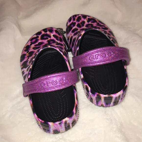NWT PINK /PURPLE Classic Animal Print Crocs Youth size J6 Papaya Leopard shoes