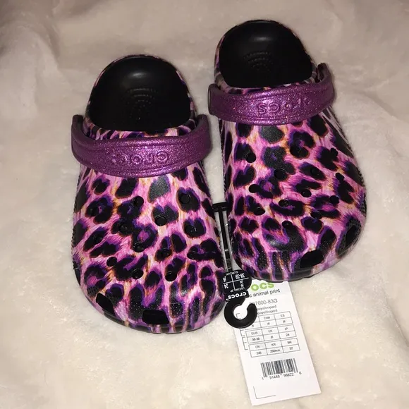 NWT PINK /PURPLE Classic Animal Print Crocs Youth size J6 Papaya Leopard shoes