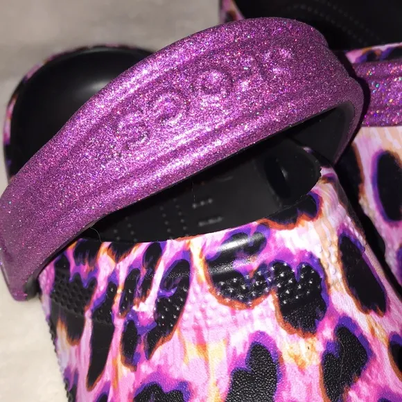 NWT PINK /PURPLE Classic Animal Print Crocs Youth size J6 Papaya Leopard shoes