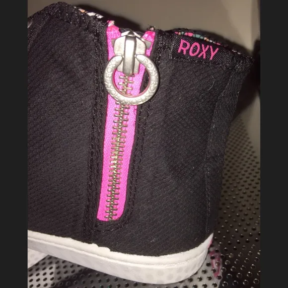 NWT Roxy black sneakers shoes Zipper Hi Top Sneakers Silver Glitter Logo Pink