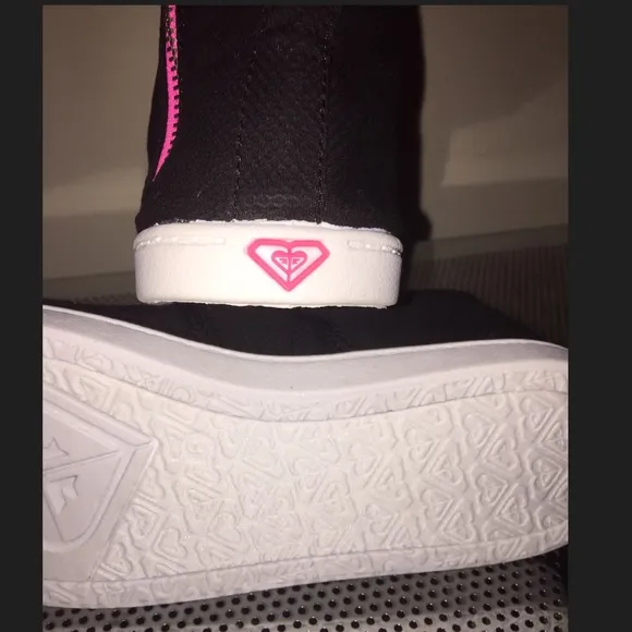 NWT Roxy black sneakers shoes Zipper Hi Top Sneakers Silver Glitter Logo Pink
