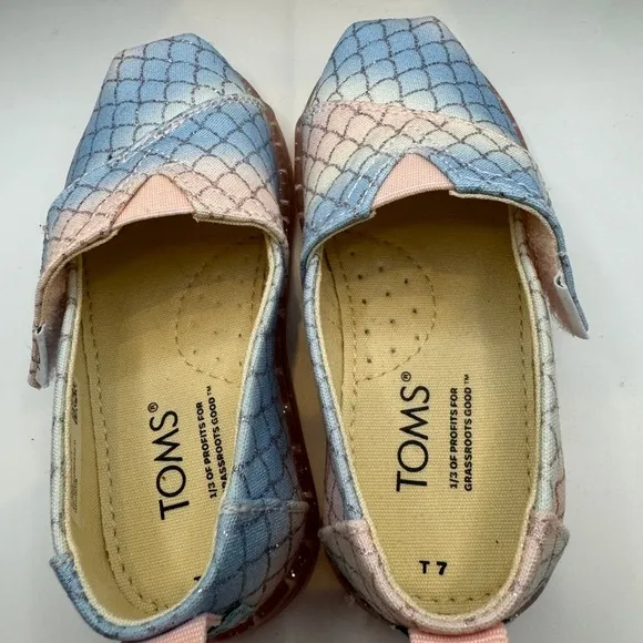 NWT Toms Toddler Girl Size 7 Blue &amp; Pink Mermaid Flats Sneakers Shoes
