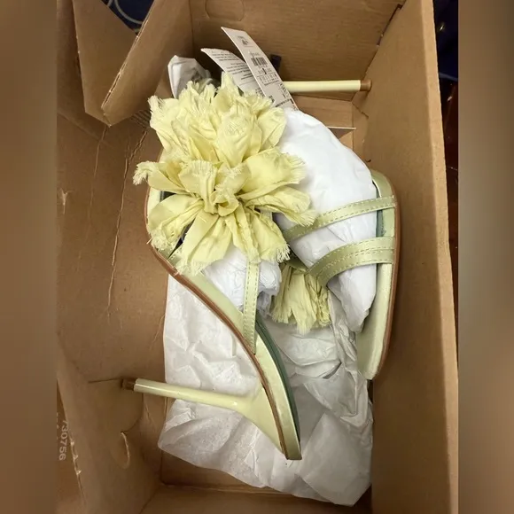 NWT Zara Satin Effect Heeled sandal in Lemon Green Size US 8