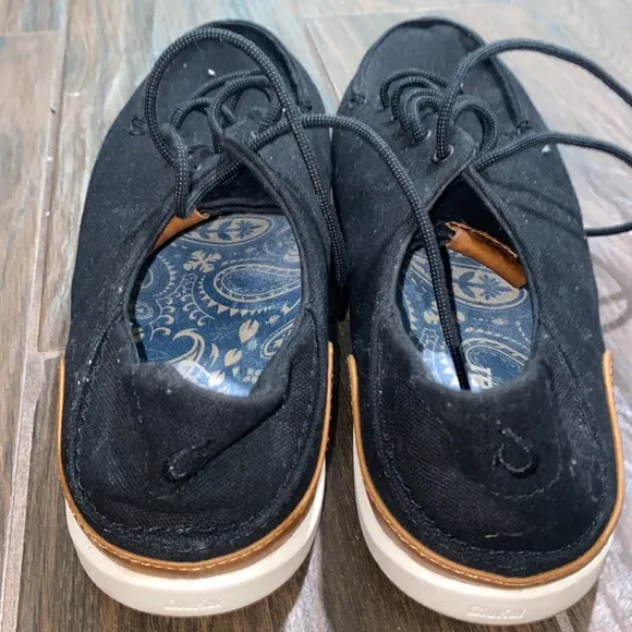 Olukai Manoa black shoe with laces