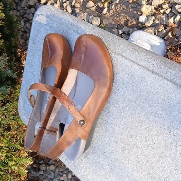 OTBT Wedge Brown Leather MARYJANE Shoes Size 9
