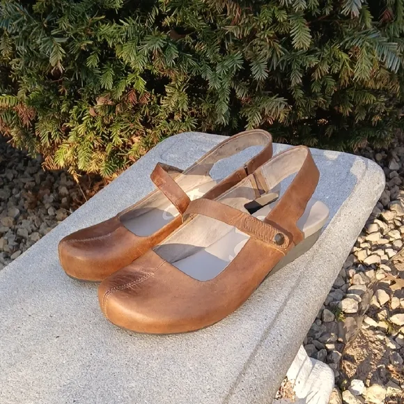 OTBT Wedge Brown Leather MARYJANE Shoes Size 9