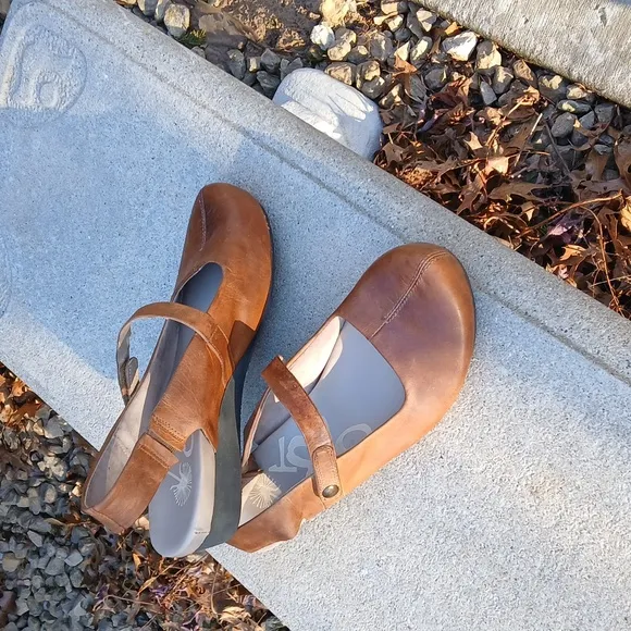 OTBT Wedge Brown Leather MARYJANE Shoes Size 9