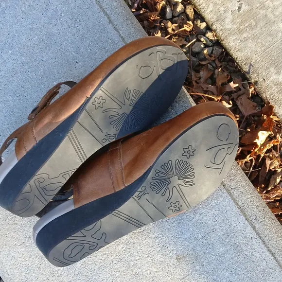 OTBT Wedge Brown Leather MARYJANE Shoes Size 9