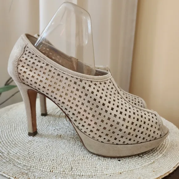 Paul Green 'Passion' Bootie-Gold Suede- Size US 9. NEW CODITION