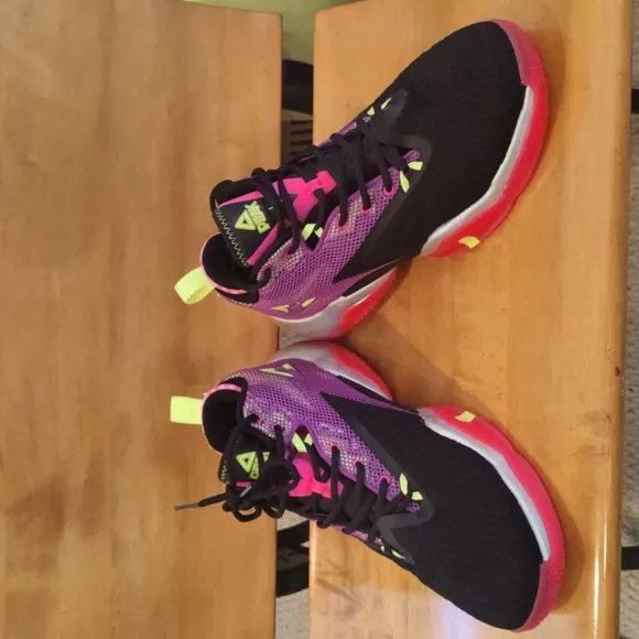 Peak Taichi lightning men's basketball shoes size13 purple yellow pink and black