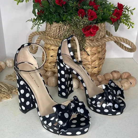 Pelle Moda Gema Ankle Strap Platform Sandal Sz 8.5