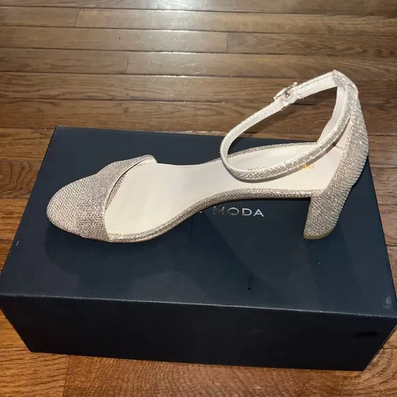 Pelle Moda Monroe Sandals Platinum Gold Glitter Women’s Size 8 Curved High Heel