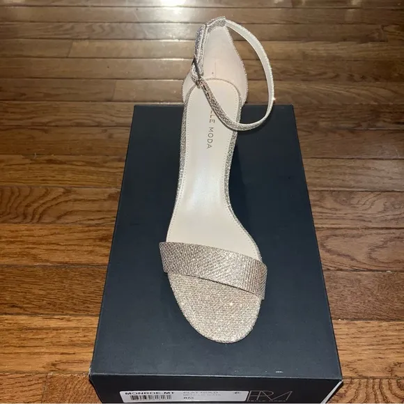 Pelle Moda Monroe Sandals Platinum Gold Glitter Women’s Size 8 Curved High Heel