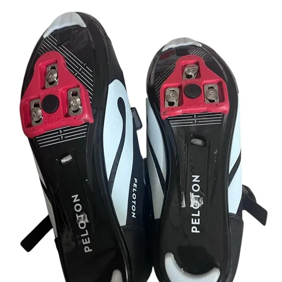 Peloton original black and red cycling shoes size 10.5 (44)