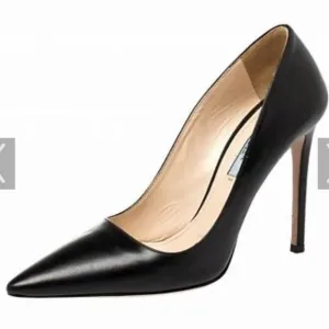 Prada Elegant Black Leather Pumps