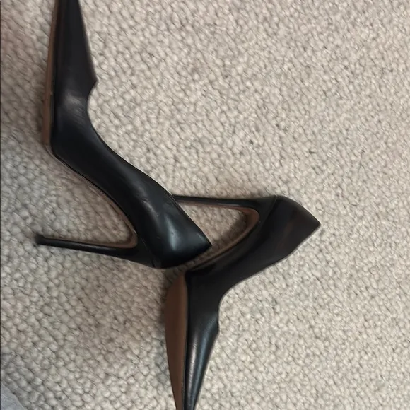 Prada Elegant Black Leather Pumps
