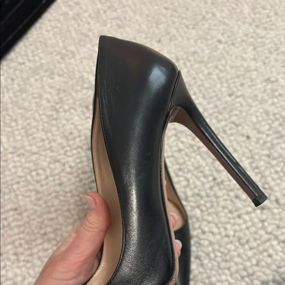 Prada Elegant Black Leather Pumps