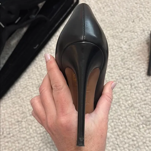 Prada Elegant Black Leather Pumps