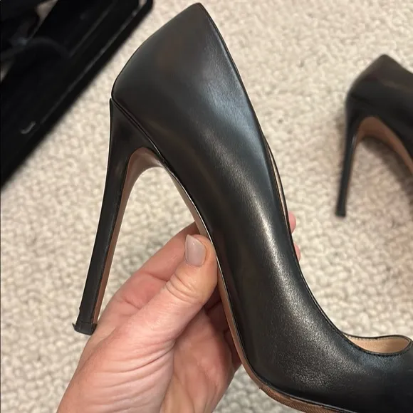 Prada Elegant Black Leather Pumps
