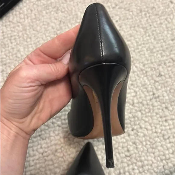 Prada Elegant Black Leather Pumps