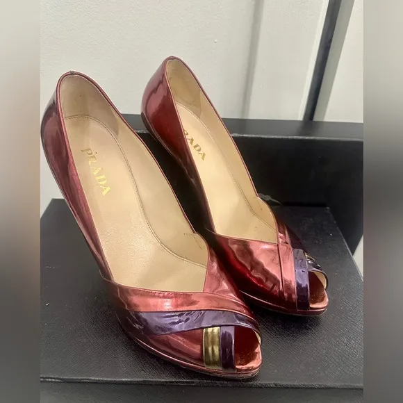 Prada Metallic Purple Patent Leather Peep Toe Pumps Heels 38.5 US 8