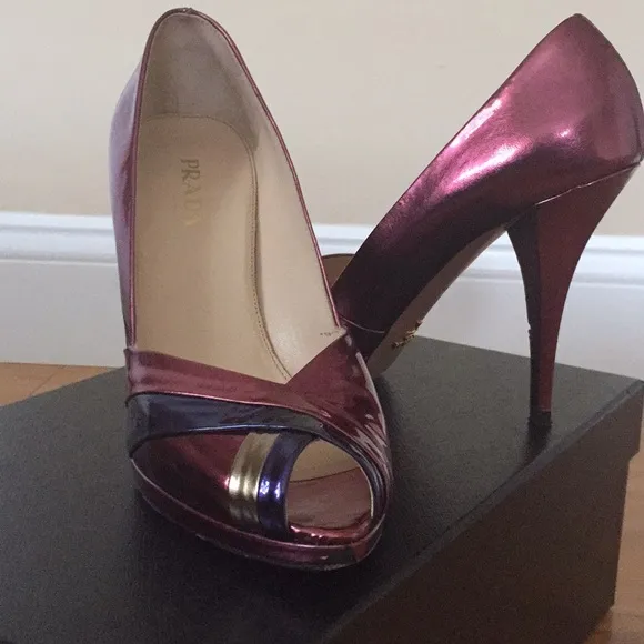 Prada Metallic Purple Patent Leather Peep Toe Pumps Heels 38.5 US 8
